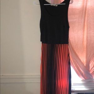 Long sleeveless maxi dress